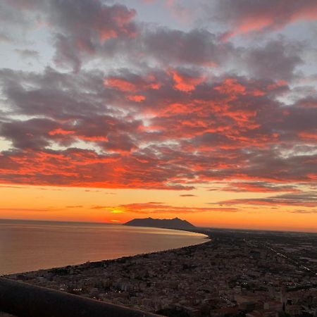 Hotel Mare Azzurro تيراتشينا المظهر الخارجي الصورة