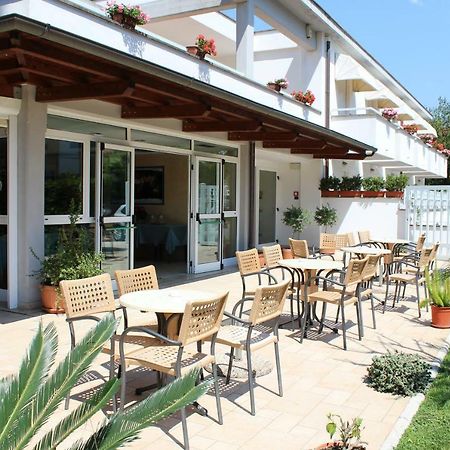 Hotel Mare Azzurro تيراتشينا المظهر الخارجي الصورة