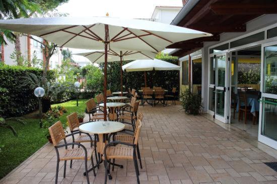Hotel Mare Azzurro تيراتشينا المظهر الخارجي الصورة