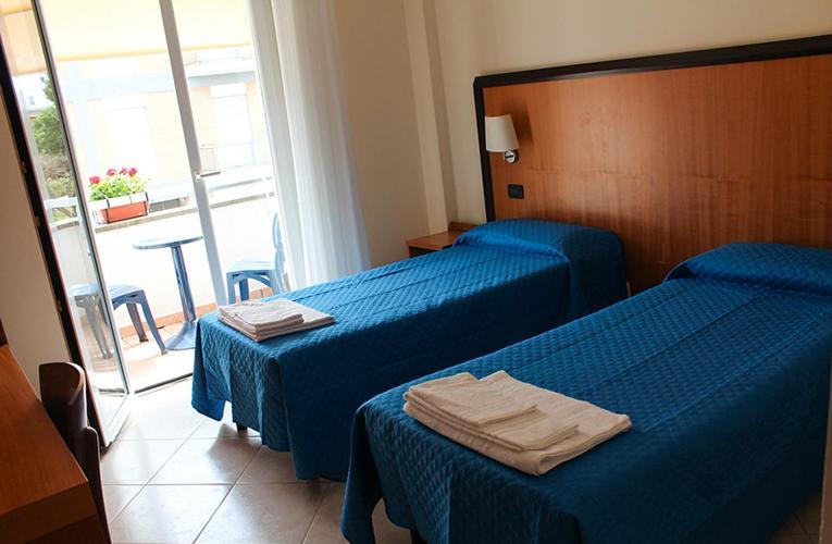 Hotel Mare Azzurro تيراتشينا المظهر الخارجي الصورة