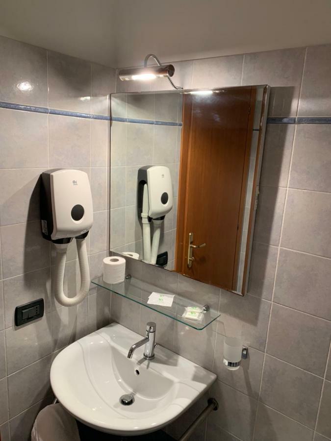 Hotel Mare Azzurro تيراتشينا المظهر الخارجي الصورة