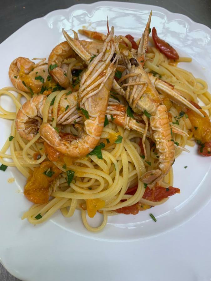 Hotel Mare Azzurro تيراتشينا المظهر الخارجي الصورة